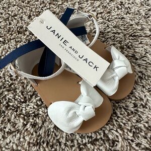 BNWT Janie and Jack Bow Sandals